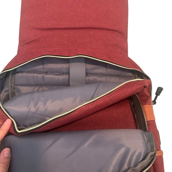 Ronyes Laptop Backpack Preowned Bag burgundy, brown Straps USB port. - Picture 6 of 7
